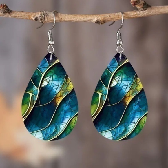 Women’s Shell Pattern Teardrop Fashion Earrings - NWT - Picture 1 of 4